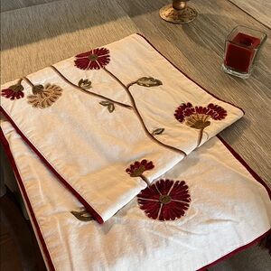 Embroidered Holiday Christmas Table Runner 68" L reversible.

100% thick cotton